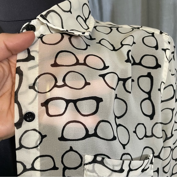 Sheer chiffon blouse with eyeglass pattern - Picture 2 of 8